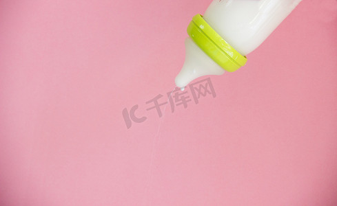 奶瓶婴儿幼儿奶嘴奶粉摄影图配图