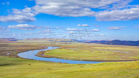 自然风景白天草原草地河流摄影图配图