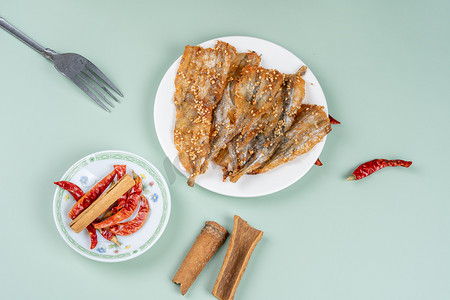 美味芝麻马步鱼烘烤腌制鱼干摄影图配图