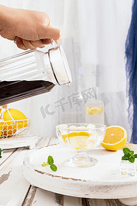 冰块柠檬可乐夏日冰爽摄影图配图