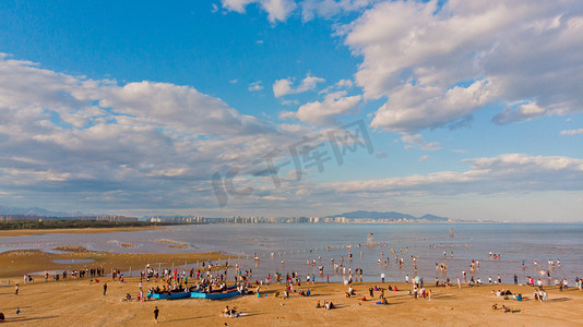 北戴河夕阳海边沙滩度假摄影图配图