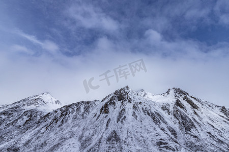 巴郎山摄影照片_川西巴郎山山顶早上大山雪山拍摄摄影图配图