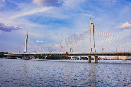 网红打卡点摄影照片_广州珠江海印桥网红桥高架桥摄影图配图