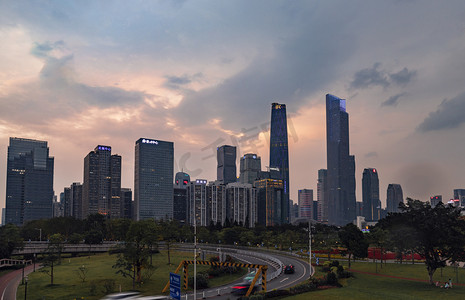 广州二沙岛晚霞傍晚城市路面拍摄摄影图配图