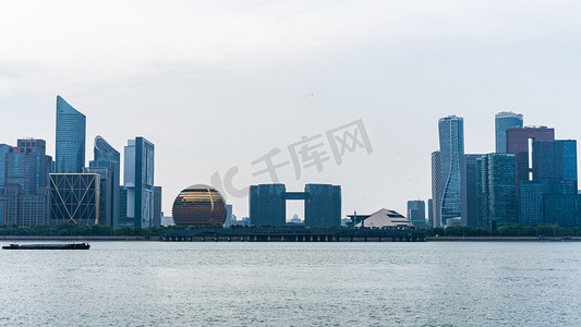 城市雨后钱江新城建筑地标摄影图配图