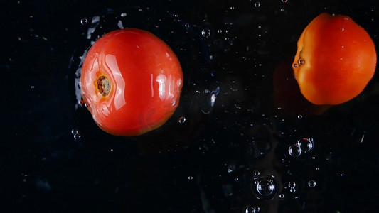 西红柿番茄摄影照片_唯美西红柿入水番茄入水