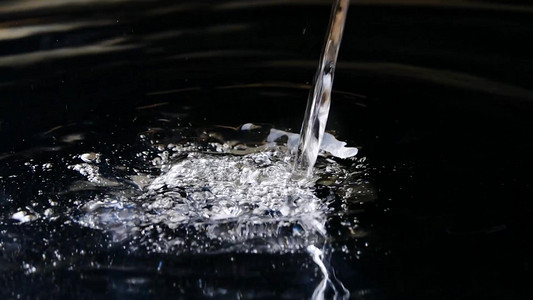 倒水水花溅水水滴慢镜头