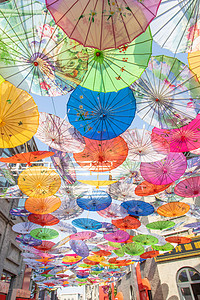 北京中午前门大栅栏雨伞旅行摄影图配图
