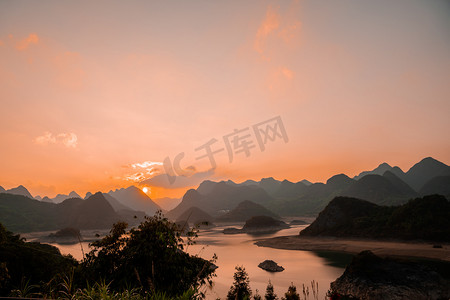 西溪子桃花湖傍晚山水风景全景摄影图配图