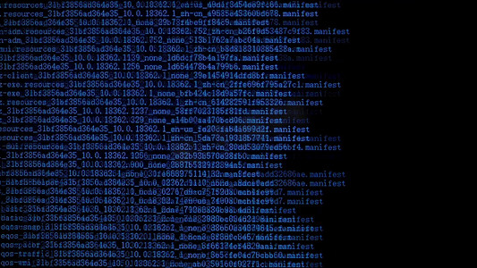 实拍计算机编程乱码运行程序员在笔记本电脑上编写代码的手.