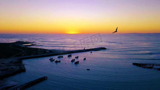 夏天摄影照片_唯美海平面夕阳海岸码头航拍