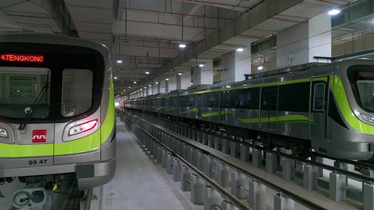 陕西西安五号线地铁车头实拍