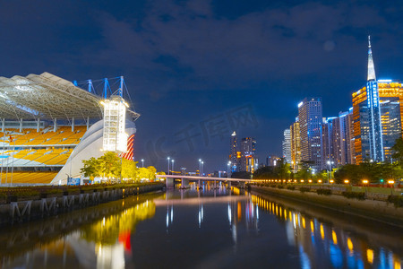 CBD晚上海心沙花城广场蓝橙摄影图配图