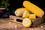 玉米新鲜食材甜玉米果蔬摄影图配图