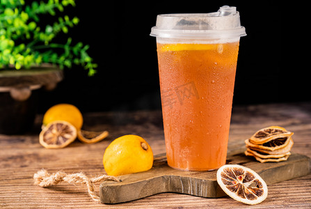 饮品水果茶摄影照片_柠檬冰红茶夏日冷饮饮品摄影图配图