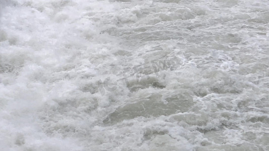 水流滚滚摄影照片_滚滚奔流的江河水实拍