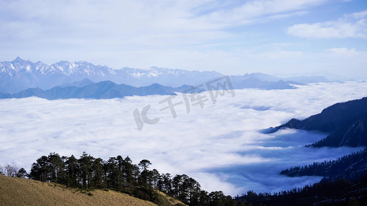 高原雪山云海云层山峰飘渺风景摄影