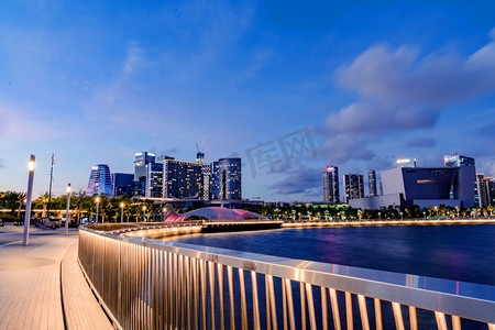 城市夜景风光建筑海岸摄影图配图