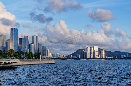 城市建筑风光海景蓝天云层摄影图配图