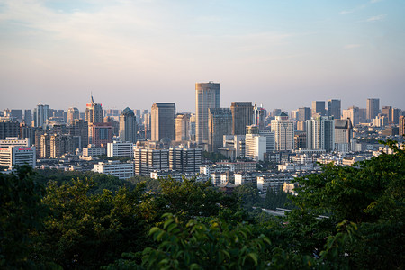 建筑远景摄影照片_城市下午杭州城远景建筑群摄影图配图