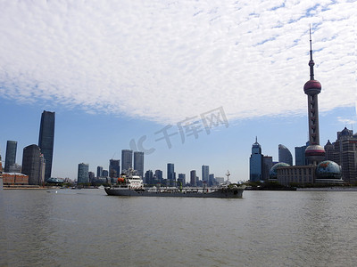 上海清晨黄浦江外滩摄影图摄影图配图