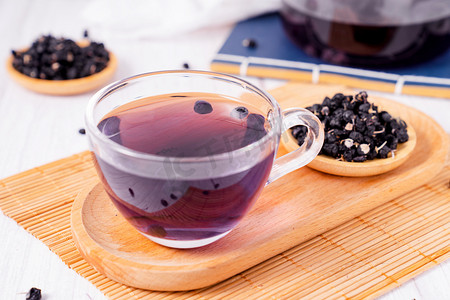 茶文化摄影照片_黑枸杞茶饮品养生茶饮泡茶摄影图配图