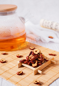 茶茶饮摄影照片_红枣养生茶饮泡茶茶文化摄影图配图
