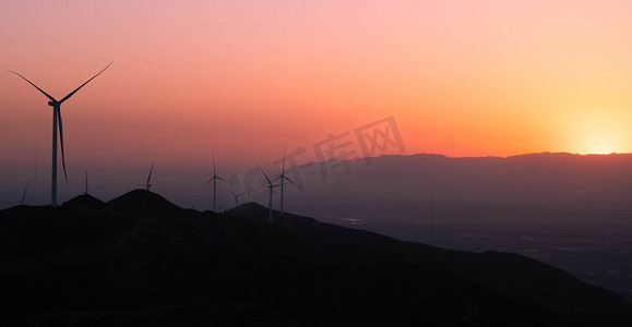 新能源傍晚风力发电户外山脉摄影图配图