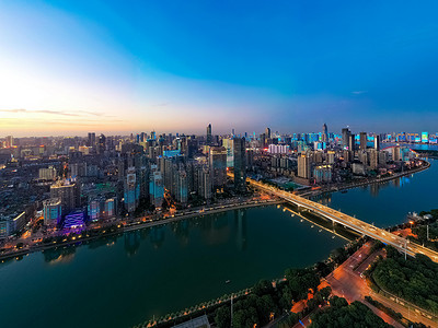 江汉桥摄影照片_武汉城市建筑群日落建筑群硚口区俯拍航拍摄影图配图