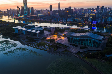 武汉城市建筑夜晚建筑琴台大剧院航拍俯拍摄影图配图
