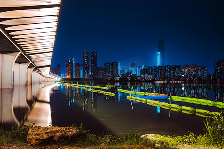 武汉城市地标夜晚地标沙湖大桥仰拍摄影图配图