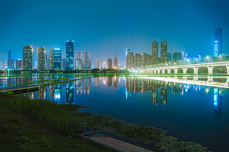 武汉写字楼摄影照片_武汉城市夜景夜晚城市建筑沙湖慢门摄影图配图