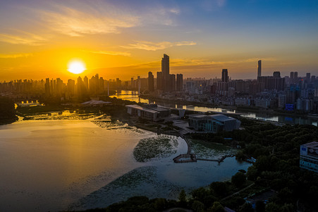 琴台摄影照片_武汉城市建筑日落建筑月湖风景区航拍摄影图配图