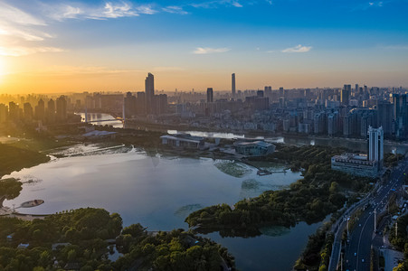 武汉城市建筑群日落建筑群月湖风景区俯拍航拍摄影图配图