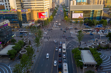 武汉城市交通日落交通十字路口航拍摄影图配图