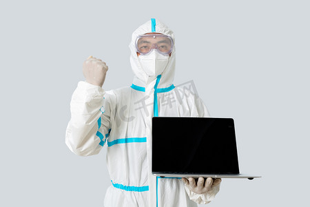 疫情抗疫医生棚拍医生拿着笔记本电脑加油打气摄影图配图