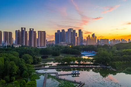 风景区航拍摄影照片_武汉城市建筑夕阳建筑月湖风景区航拍摄影图配图