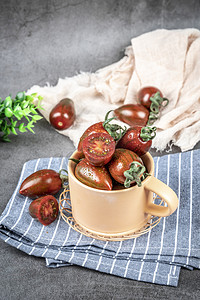 鲜甜多汁迷彩西红柿特色水果摄影图配图