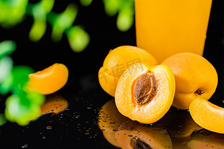 夏日水果杏子鲜果果汁摄影图配图
