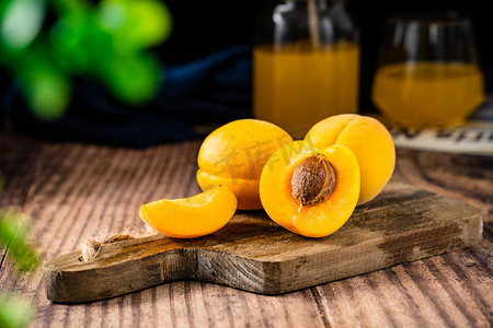 夏日鲜果杏子水果饮品摄影图配图