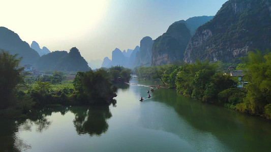 燕子水墨动图摄影照片_广西桂林遇龙河竹排漂流风光水墨山水