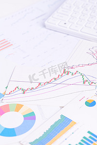 金融理财摄影照片_金融理财金融报表摄影图