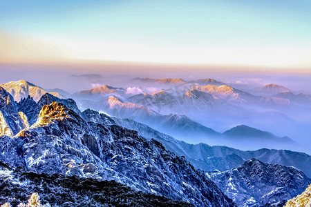 banner黄山摄影照片_白雪树木和群山摄影图