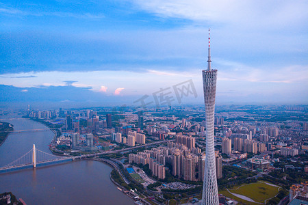 城市现代建筑摄影照片_珠江城市建筑群摄影图