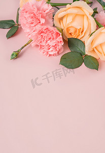 温馨花卉摄影照片_鲜花花卉礼物花束节日摄影图配图