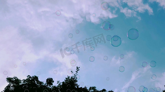天空漂浮唯美气泡