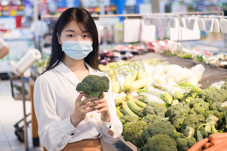 超市购物蔬菜美女下班摄影图配图