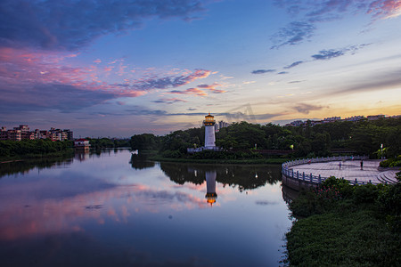 夜景云彩摄影照片_广州花都新雅公园城市晚霞摄影图配图