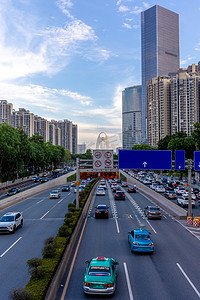 城市下午高楼大厦拥堵的道路傍晚摄影图配图