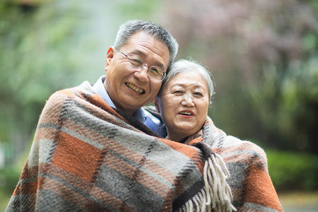 拥抱夫妻